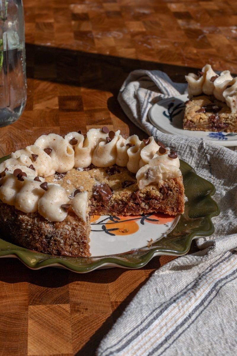 Cross-section of the single serve brown butter cookie cake.