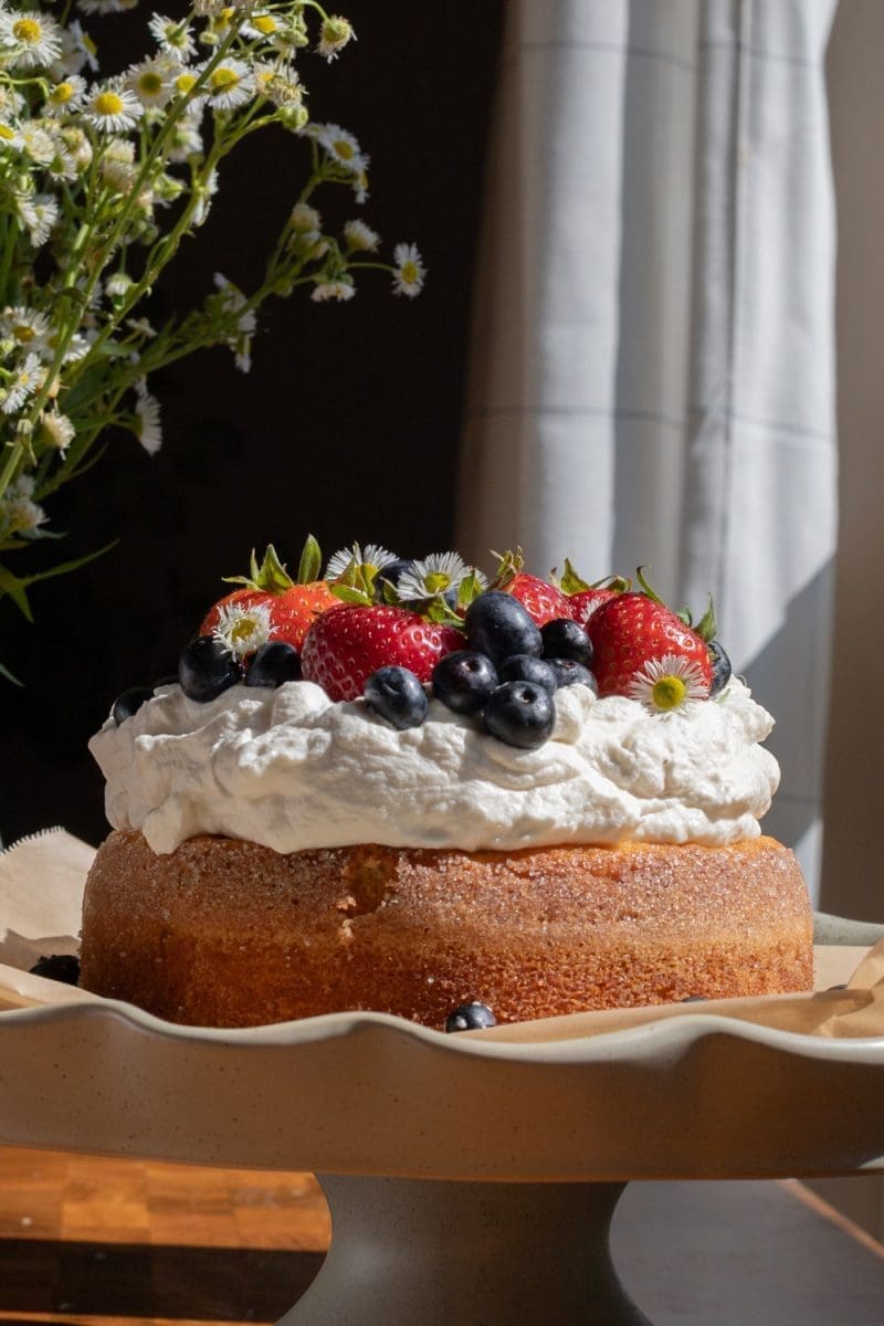 Close up of the whole berries and cream cake.