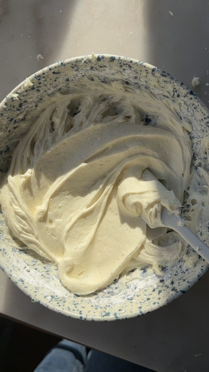 Vanilla cream cheese frosting.