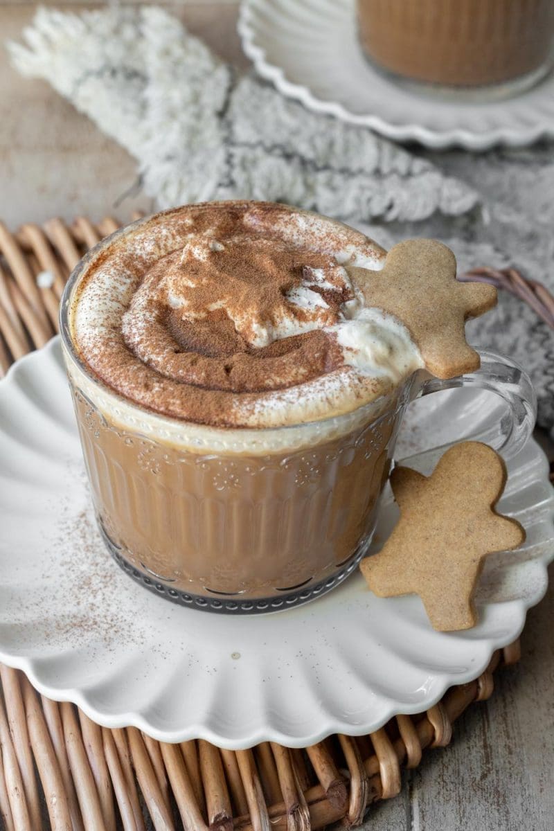 Close up of the gingerbread white mocha