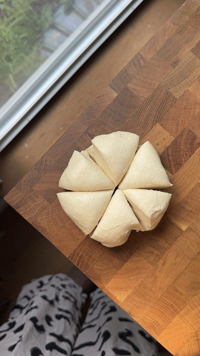 The dough cut into 6 pieces.