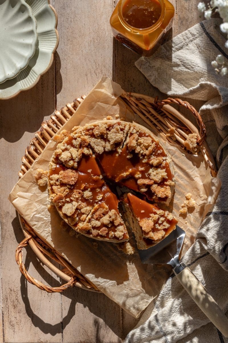 Chai caramel latte cheesecake on a serving tray.