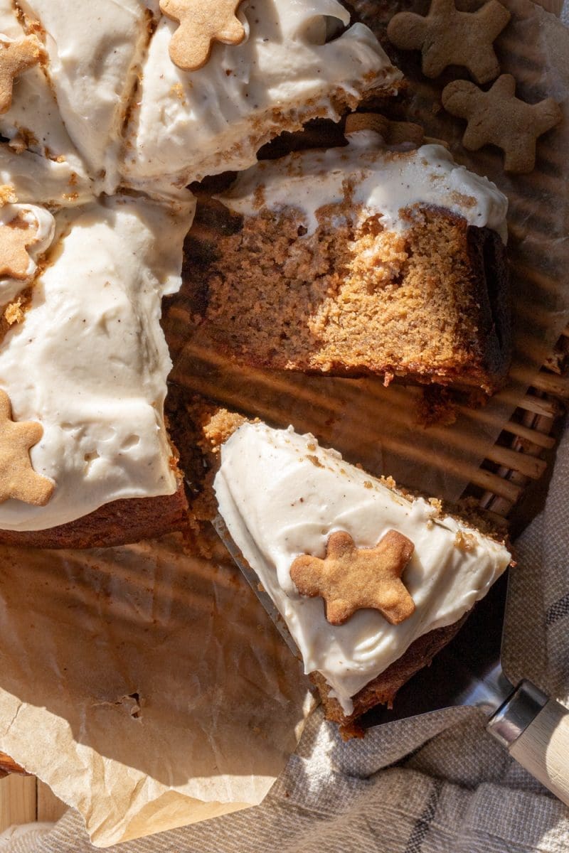 Close up top view of the gingerbread latte cake.