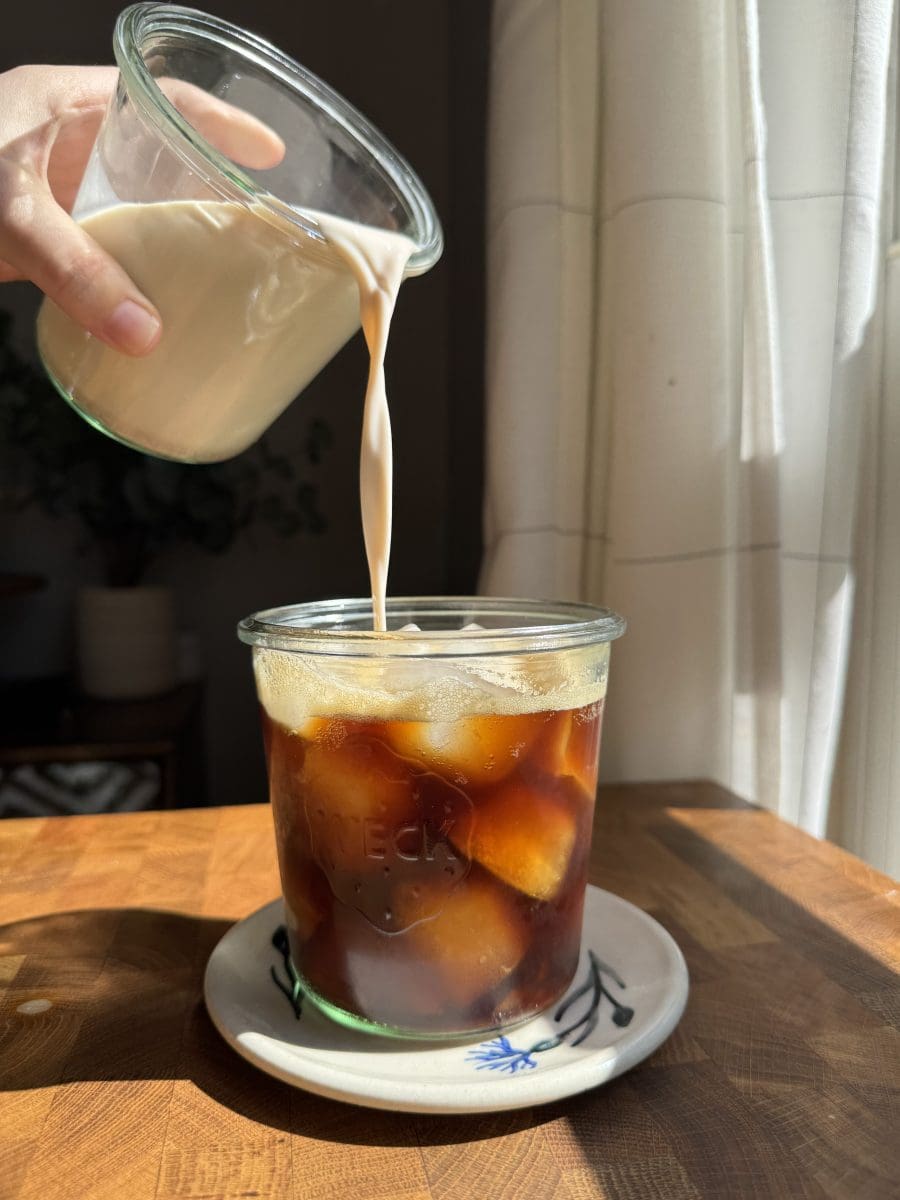 Pouring horchata over the espresso.