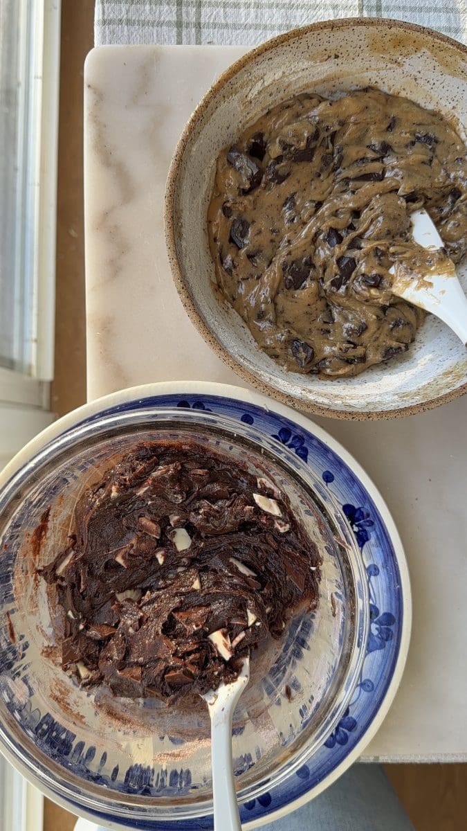 The two finished cookie doughs in separate bowls.