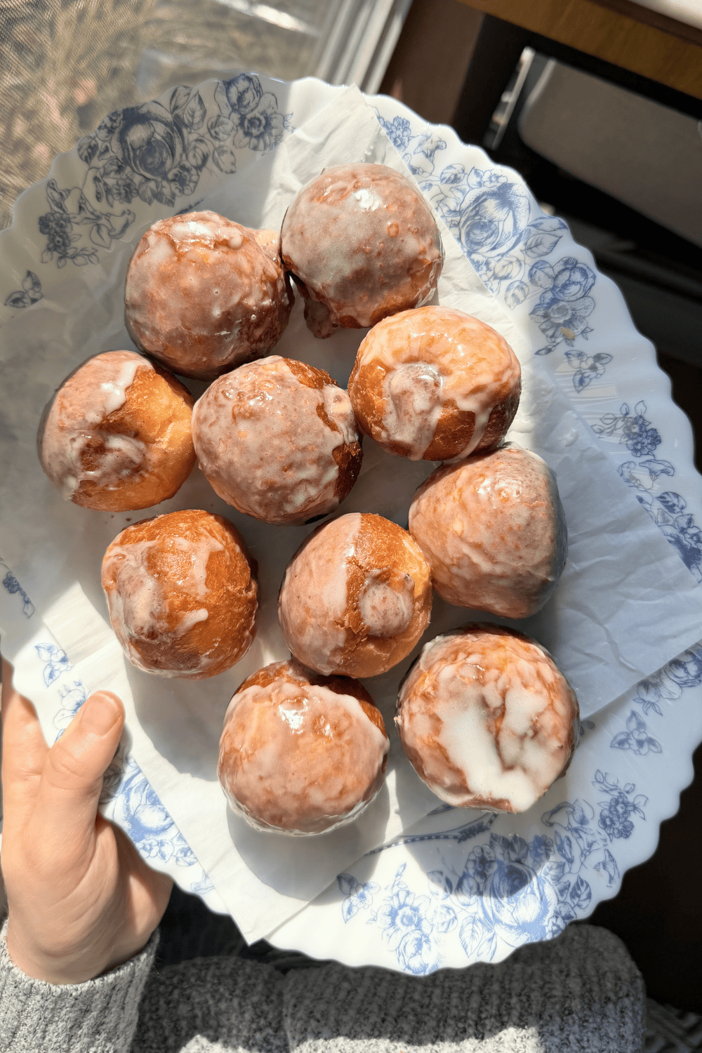 Mini Black Currant Custard Pączki